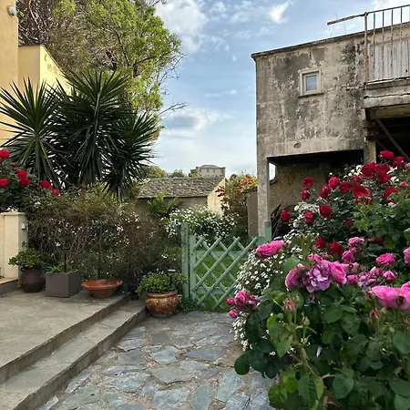 Au Bon Clocher Hotel Canari